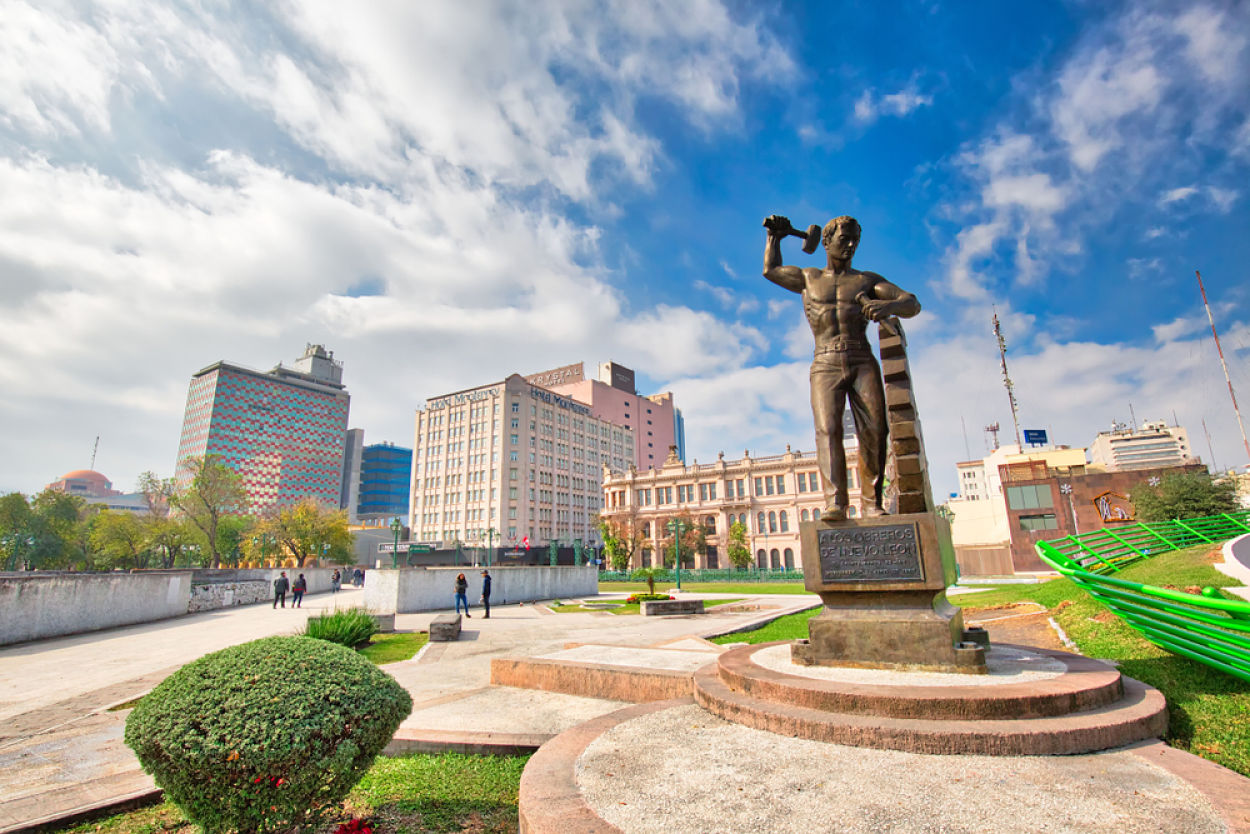 algunos de los monumentos y estatuas más populares de monterrey